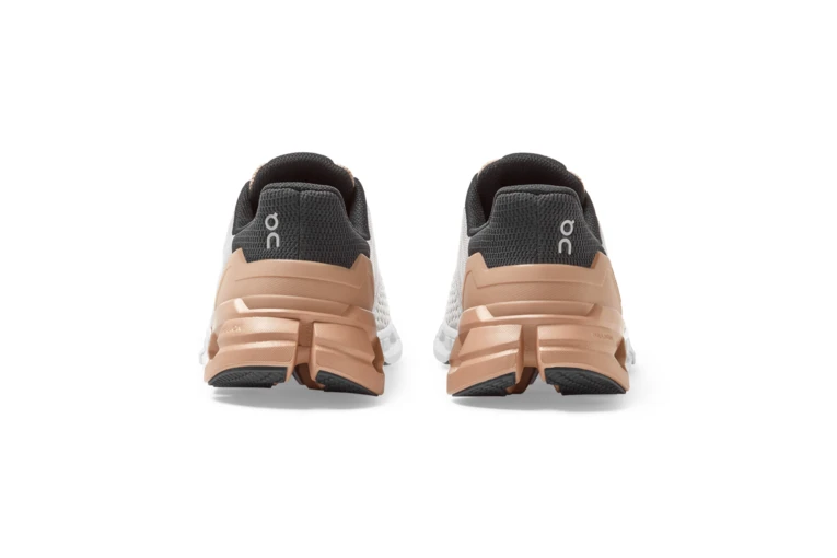 On Cloudflyer Loopschoen Wit/beige Dames - Image 5